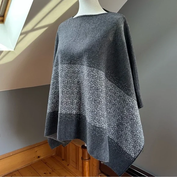 Ann Taylor Gray Knit Poncho - Picture 3 of 12